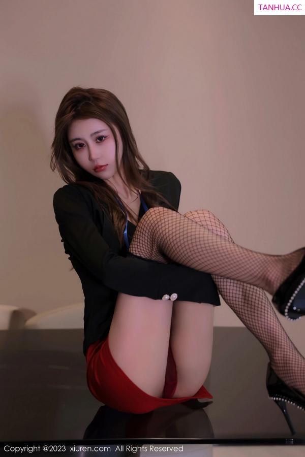 tina_甜仔  [XiuRen]高清写真图 2023.06.13 No.6903 tina_甜仔 黑丝美腿第22张图片